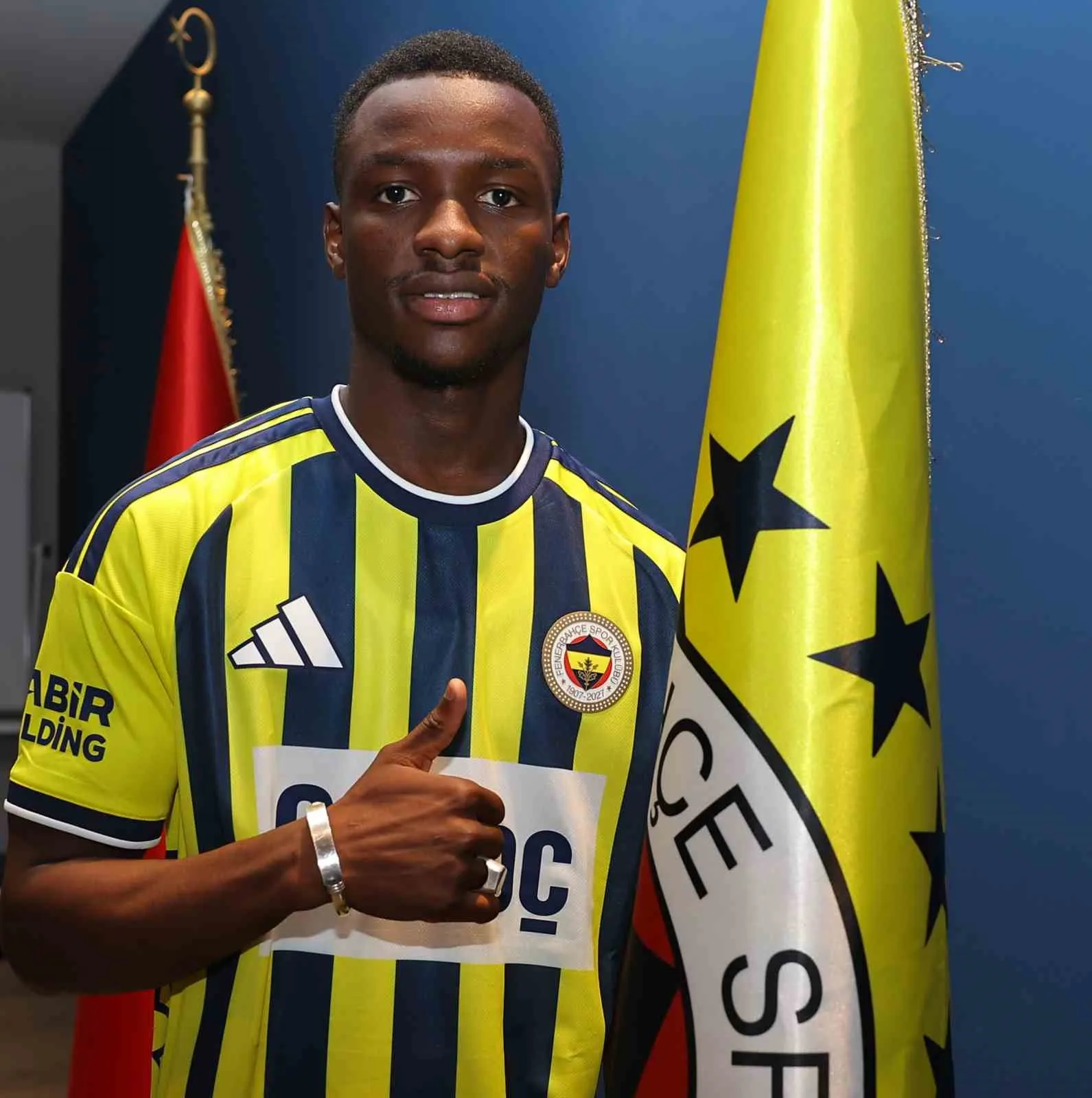 Fenerbahçe’nin yeni gözdesi Senegal’den geldi: Geleceğin yıldızı imzayı attı