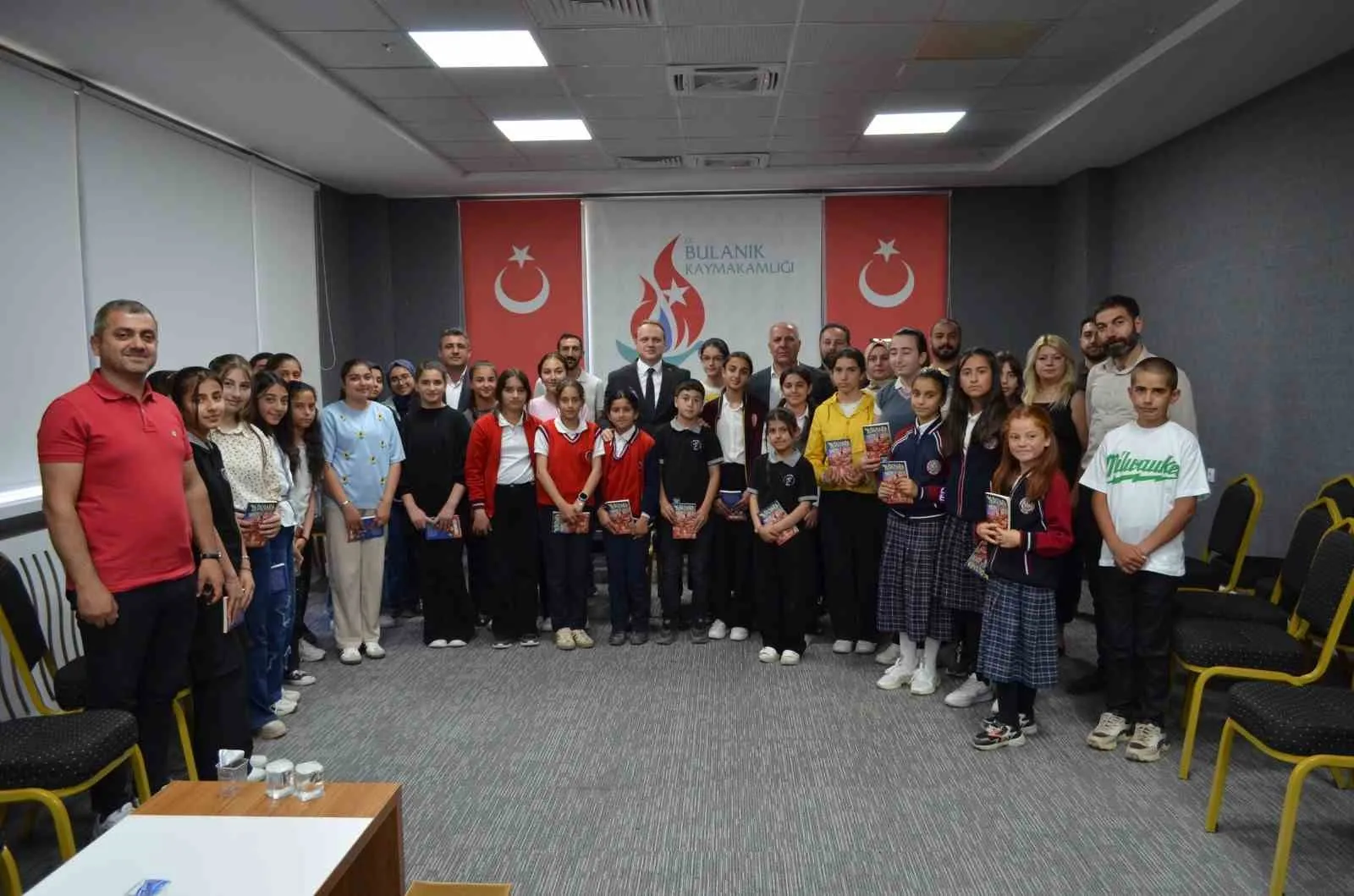 Kaymakam Koşansu gençlerle edebiyatın izini sürdü: Yıldızlara uzanan bir yolculuk