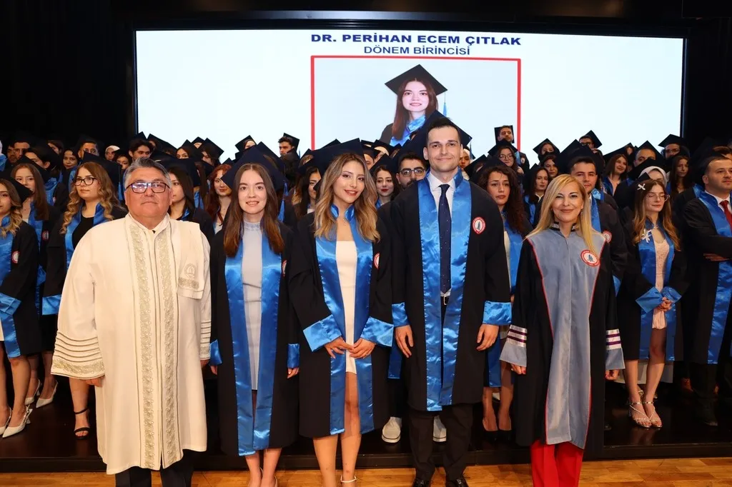 Beyaz önlüklerini gururla giydiler: BEUN’da mezuniyet coşkusu