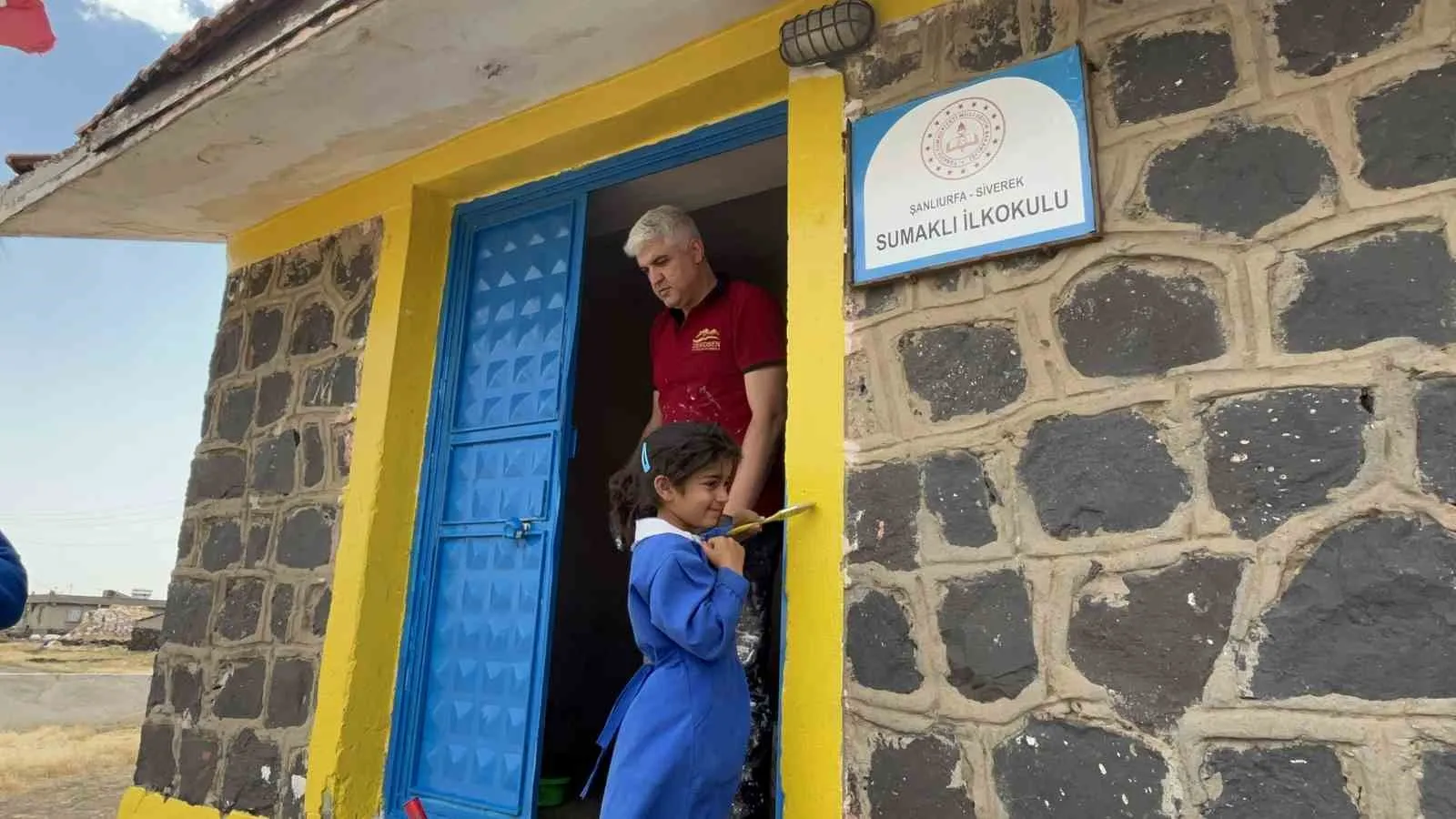 Minik öğrencilerin hayali gerçek oldu: Köy okulu cıvıl cıvıl renklere büründü