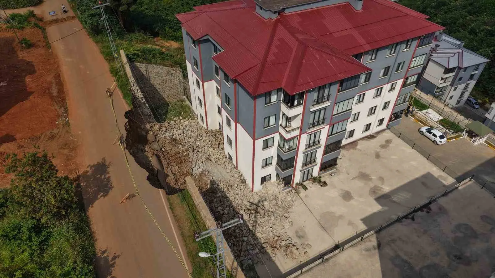 Trabzon’da istinat duvarı alarmı: Mühendislerden acil denetim çağrısı