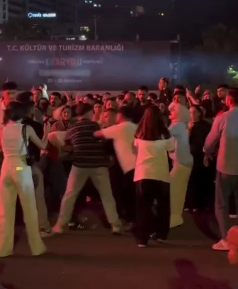 Buray konserinde gergin anlar: Müzik sustu, yumruklar konuştu