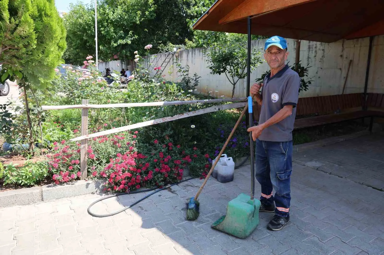 Almanya'dan gelen gurbetçiye Kozan'da büyük sürpriz: Temizlik işçisinin dürüstlüğü yüzünü güldürdü