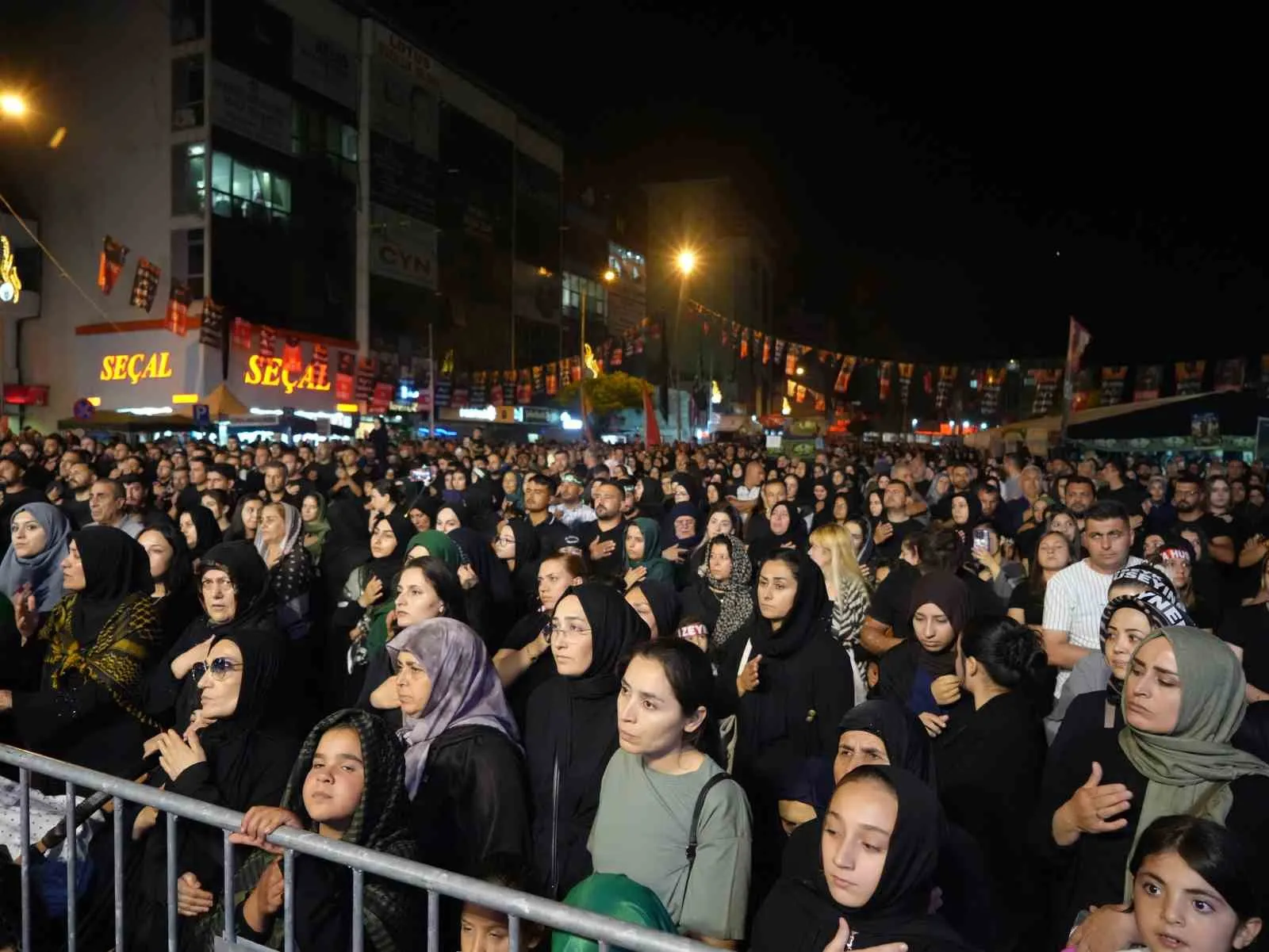 Iğdır'da matemin hüzünlü gecesi: Kerbela şehitleri dualarla anıldı