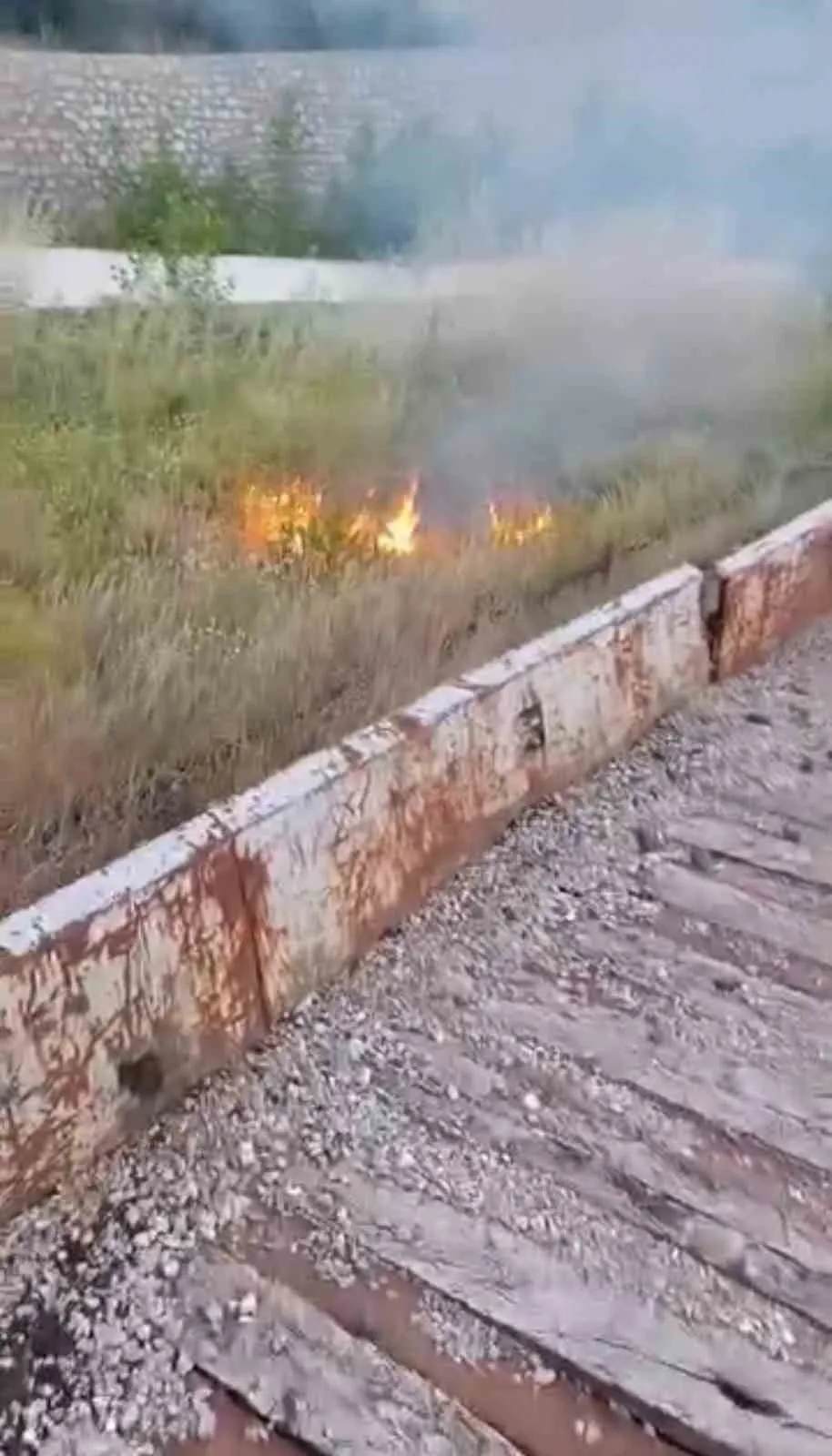 Rayların üzerindeki kahramanlar: Treni durdurup alevlerin arasına daldılar