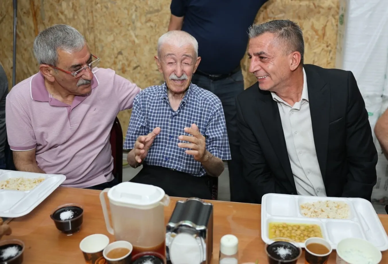 Manisa Cemevi’nde kardeşlik sofrası: Başkan Şimşek Muharrem ayının maneviyatını paylaştı