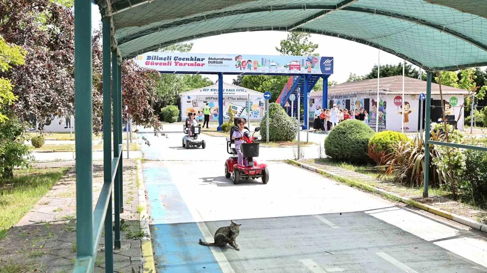 Sultangazili minikler afetlere ve trafiğe uygulamalı hazırlanıyor