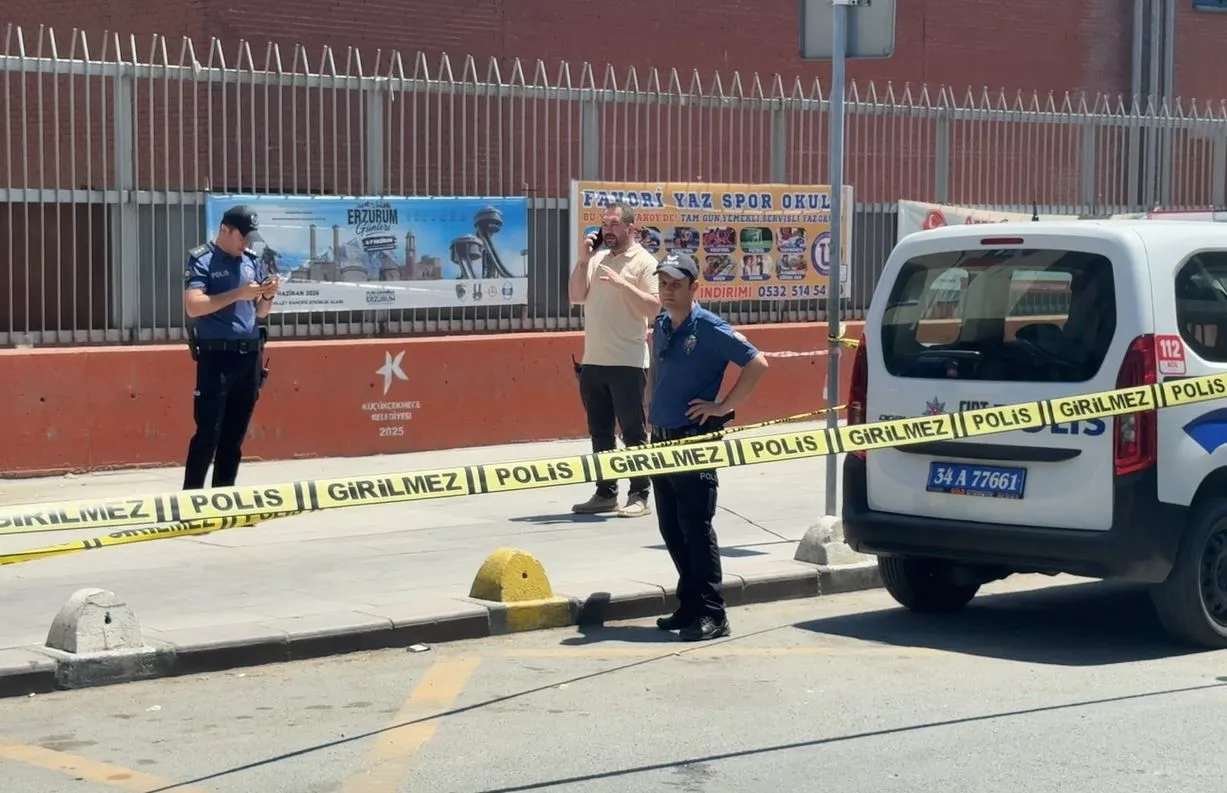 Küçükçekmece'de kurye kılığında infaz: Telefon dükkanında kanlı pusu