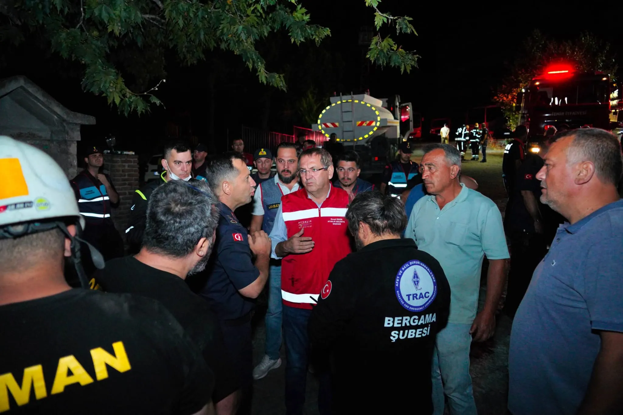 Ayvalık alevlere teslim: Başkan Ergin'den gece boyu süren mücadeleye ilişkin açıklama