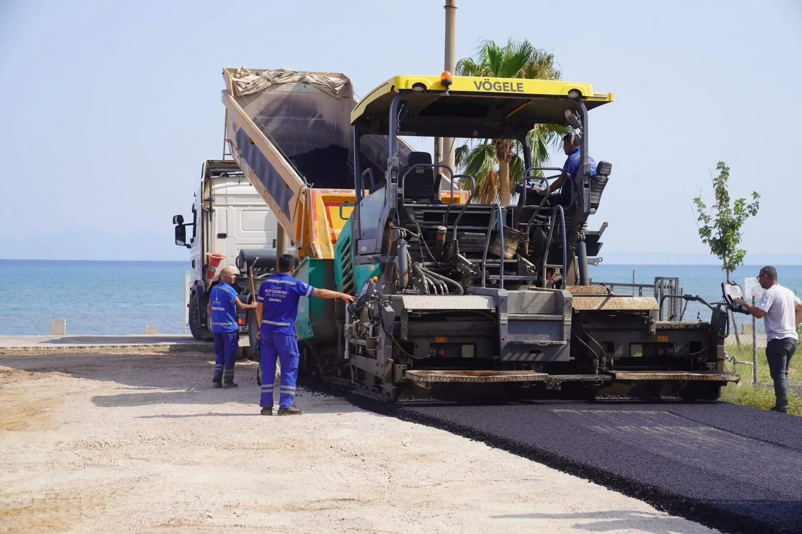 Seferihisar'da yollar yenileniyor: Asfalt hamlesi hız kesmeden sürüyor
