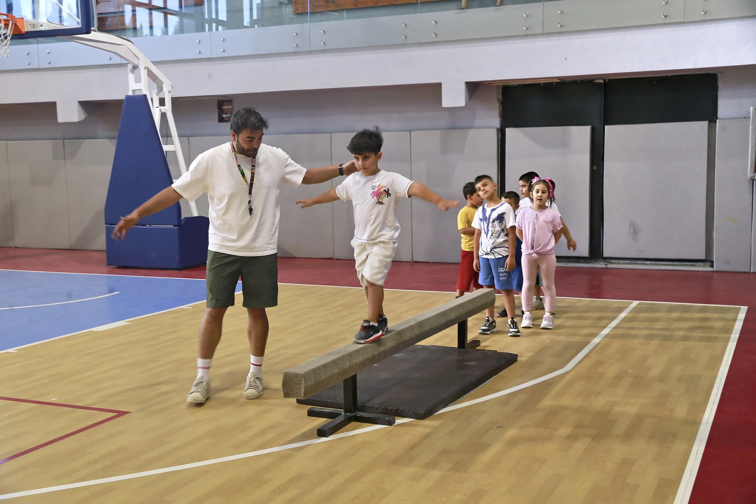 Konak’ta yazın enerjisi sporla yükseliyor: Binlerce kişi hareketin tadını çıkarıyor