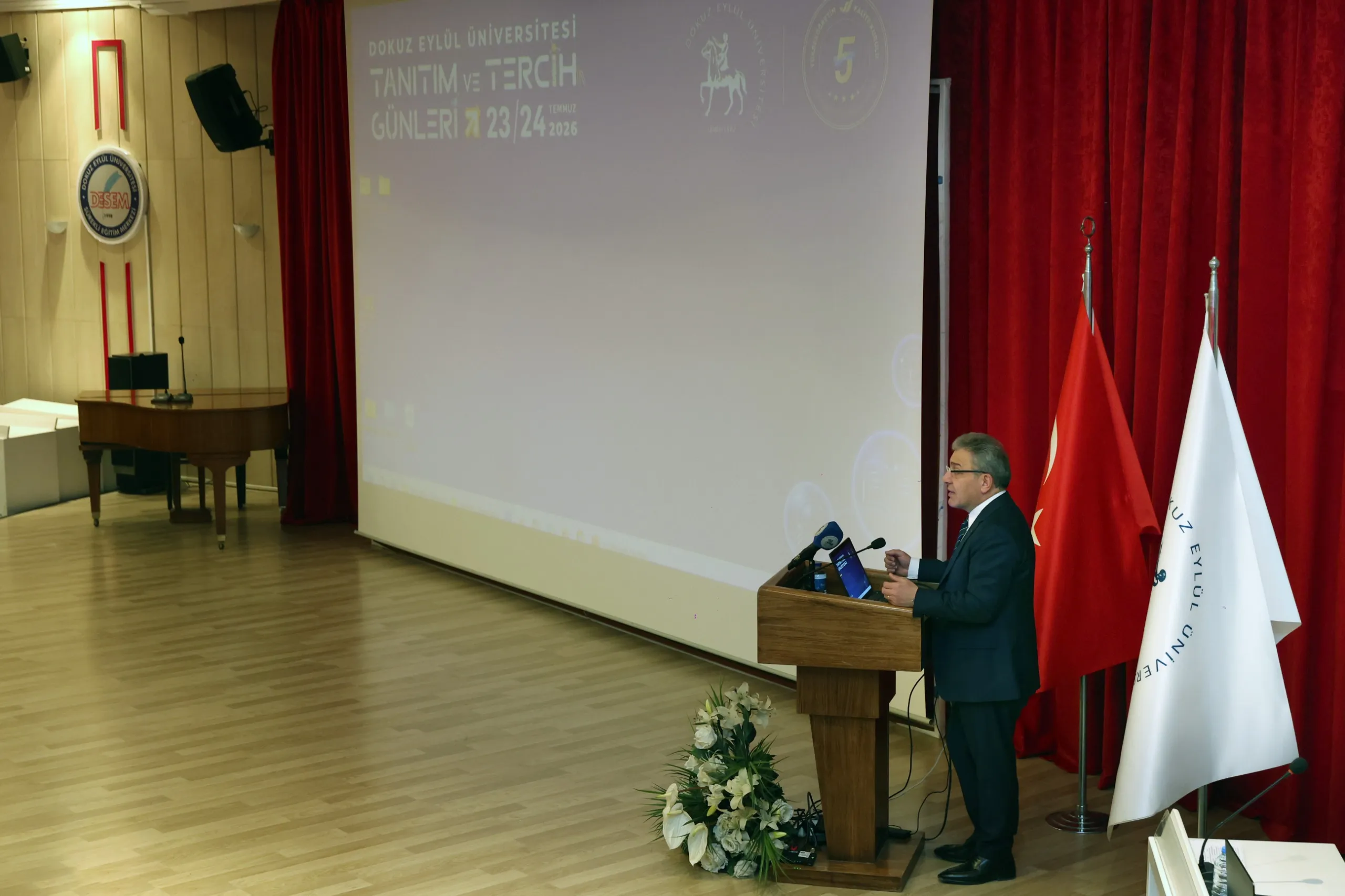 Geleceğini Dokuz Eylül’de Şekillendirmek İsteyenler Tercih Günlerinde Buluştu