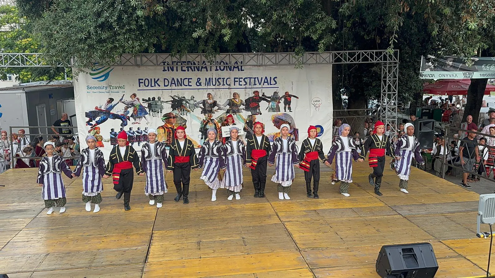 Miniklerin Balkan çıkarması: İzmirli dansçılar Ohrid'de ayakta alkışlandı