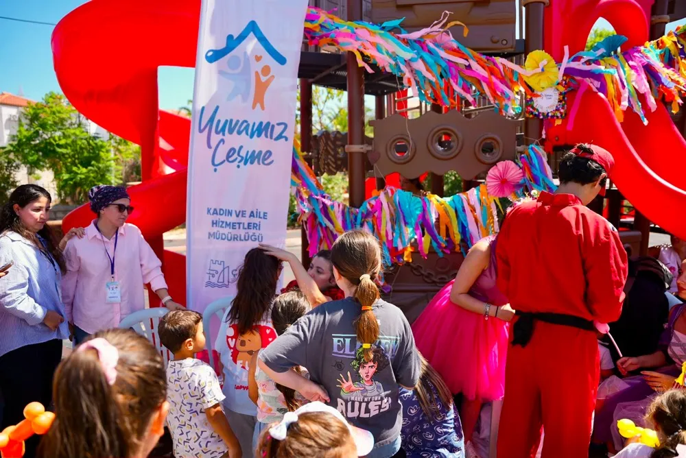 Çeşme'de parklar şenlik alanına dönüştü: Yaz boyu eğlence ve müzik bir arada