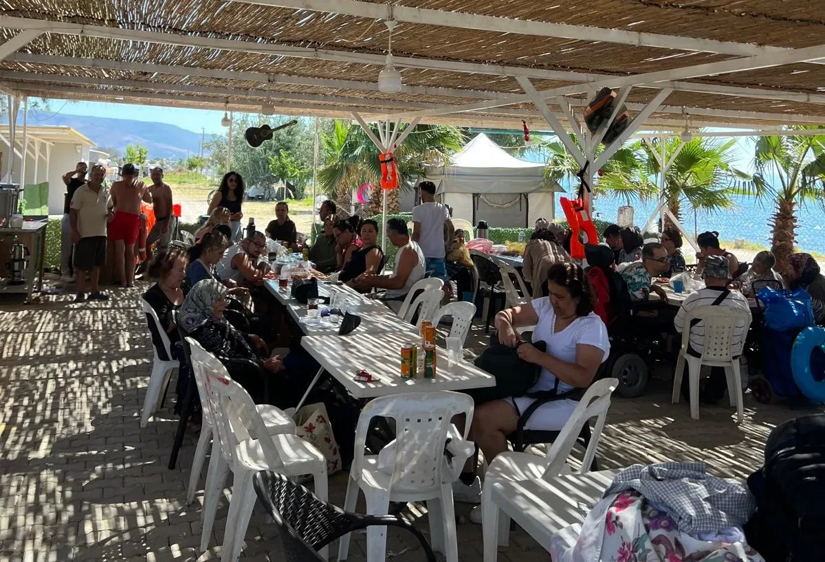 Narlıdere'de engelleri aşan mavi yolculuk: Denizle buluştular
