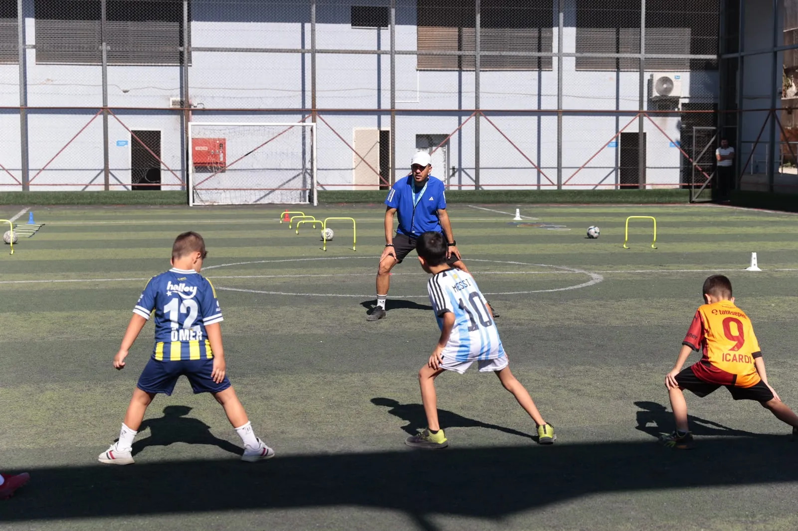 Konak’ta yazın enerjisi sporla yükseliyor: Binlerce kişi hareketin tadını çıkarıyor