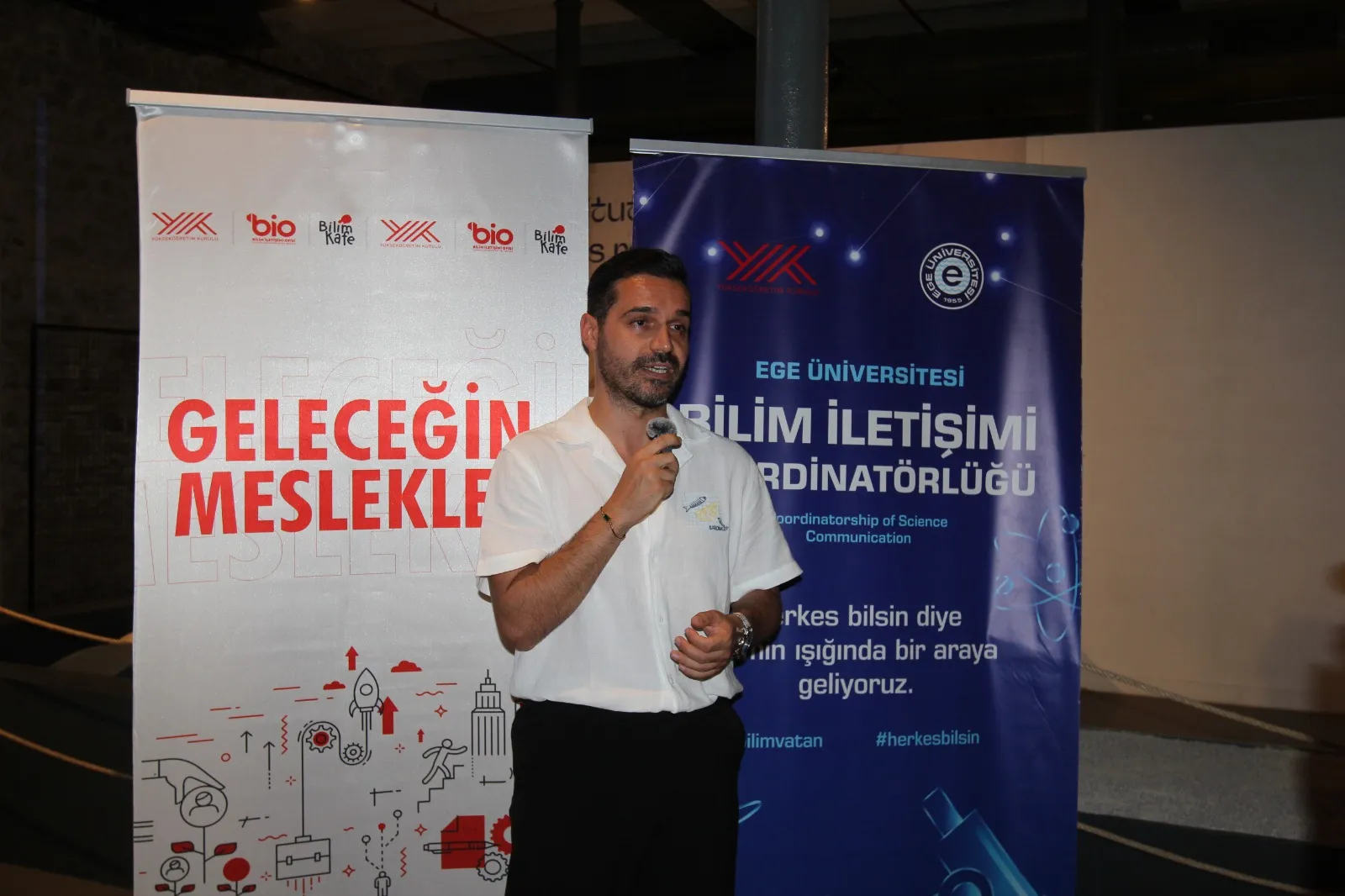 Üniversiteli adaylarına dijital gelecek rehberi: İş dünyası yapay zekâ ile yeniden şekilleniyor