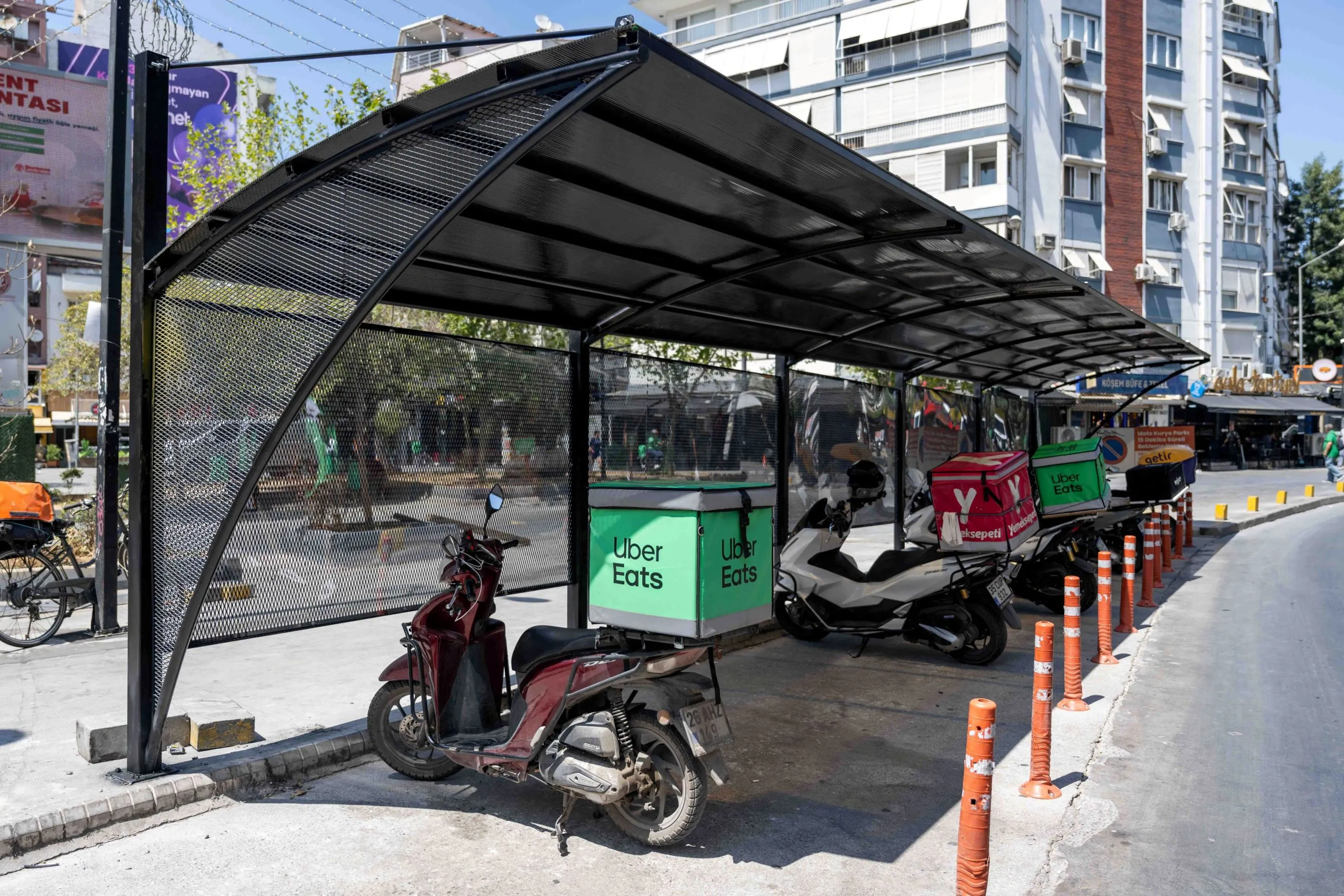 Bornova'da hava muhalefetine karşı yeni dönem: Kuryeler ve vatandaşlar için koruma kalkanı