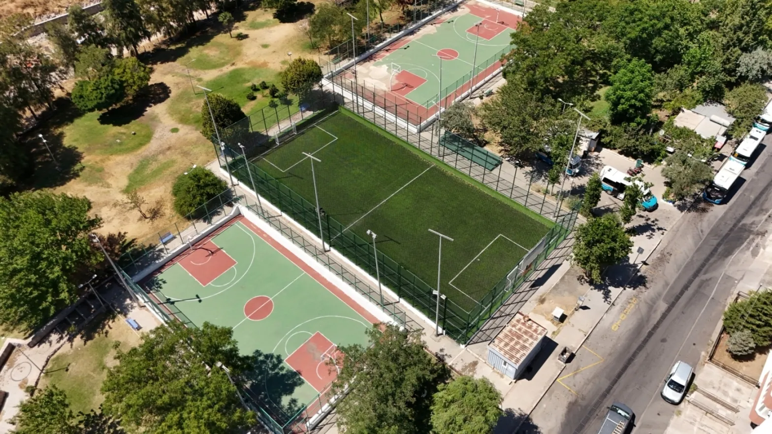Bornova’da spor seferberliği: Velilerin çağrısına kulak verildi, sahalar yenilendi