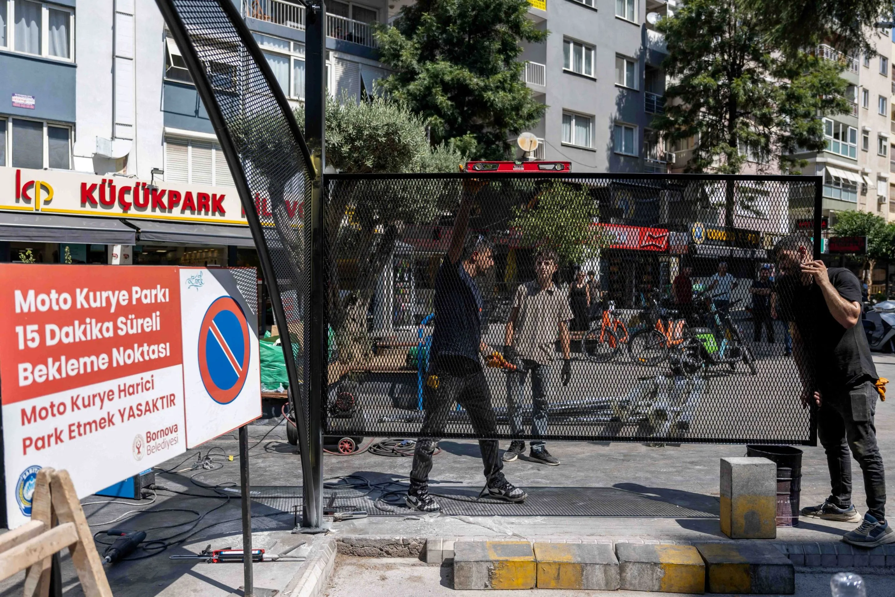 Bornova'da hava muhalefetine karşı yeni dönem: Kuryeler ve vatandaşlar için koruma kalkanı
