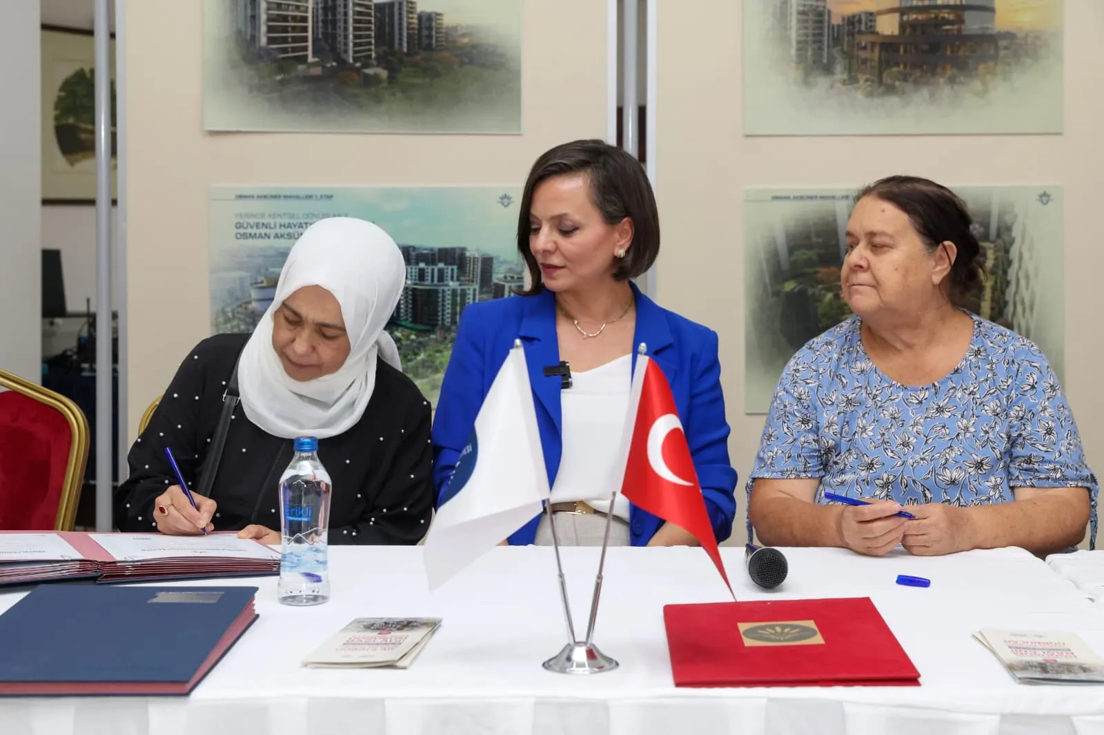 Karabağlar’da dönüşüm için ilk imzalar atıldı: Güvenli konutlar için geri sayım başladı